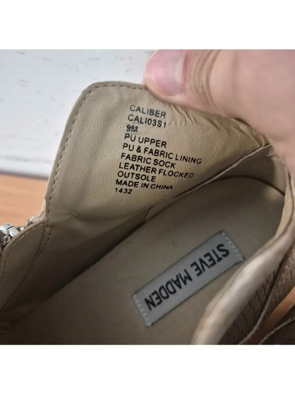 Steve Madden Caliber Croc-Embossed High-Top Sneakers Beige PU Upper Side Zipper - Picture 3 of 7